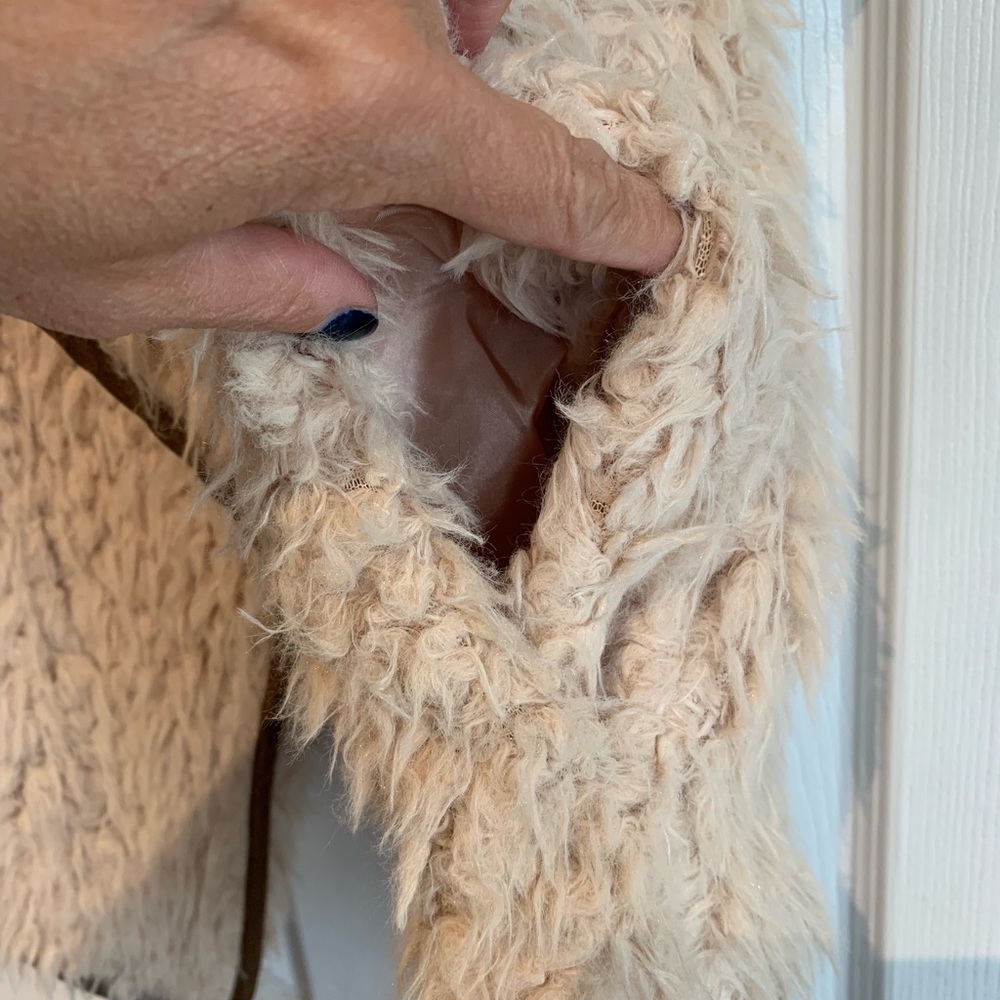 Vest - Picture 3 of 4